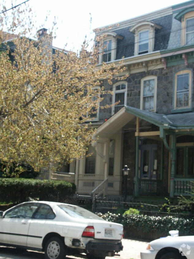 Building Photo - 3410 Race St