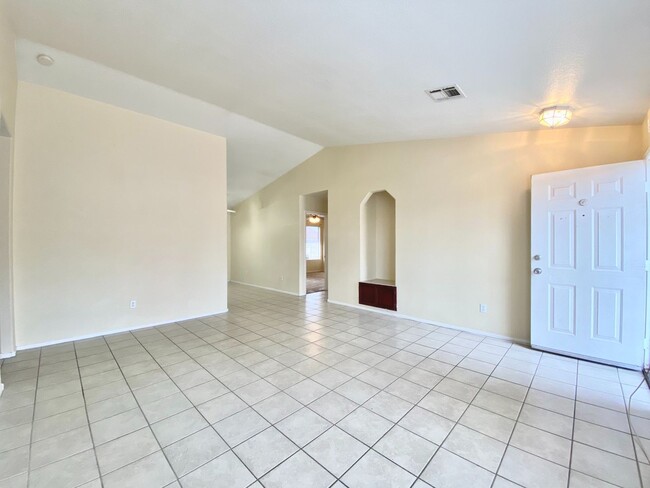 Building Photo - Charming single-story home