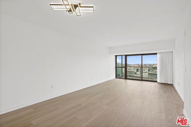 Building Photo - 13700 Marina Pointe Dr