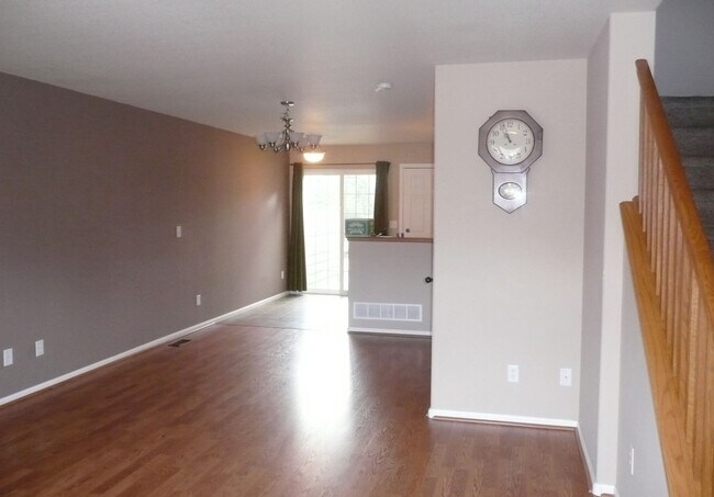 Building Photo - 833 Apex Dr