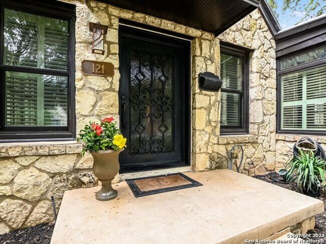 Building Photo - LUXURY OLMOS PARK 4-BEDROOM W/ POOL