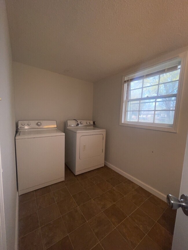 Building Photo - 107 Squire Pl
