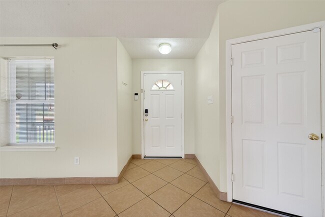 Foto del edificio - 19755 Cozy Cabbin Dr