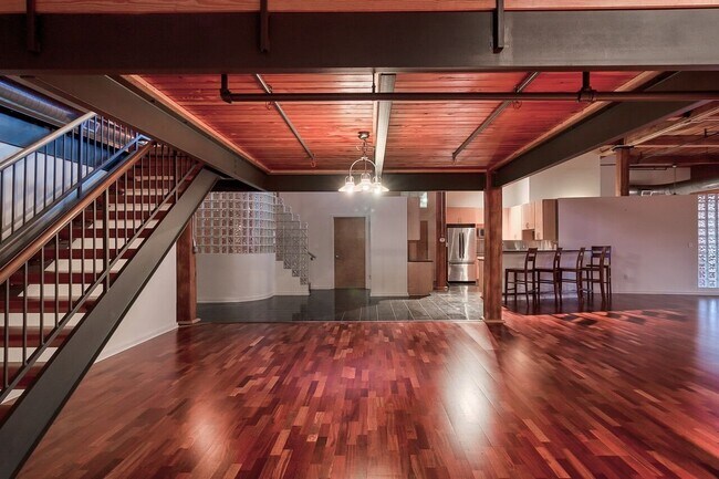Building Photo - Huge Luxury 2 Story Condo with Private Roo...
