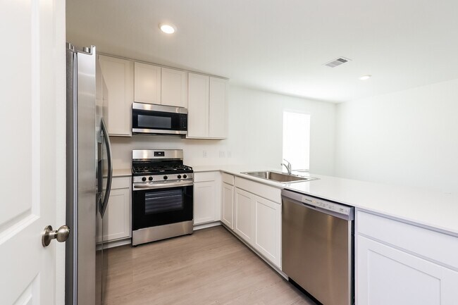 Foto del edificio - 18073 Trepito Ave