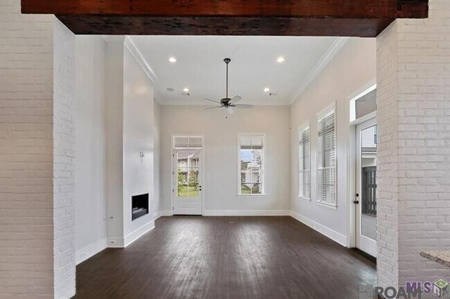 Foto del edificio - 10931 N Creek Ln