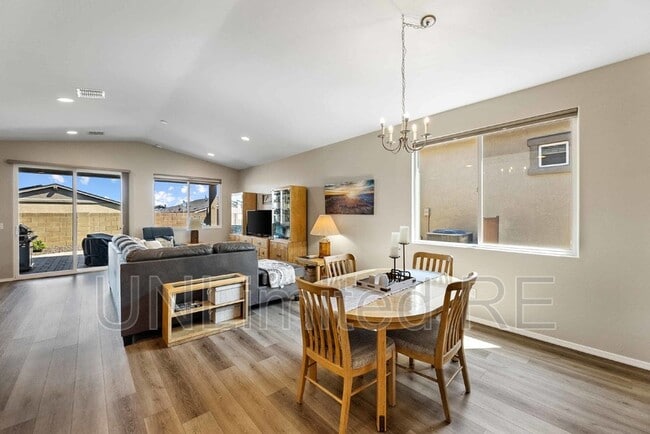 Building Photo - 1380 Warbler Wy