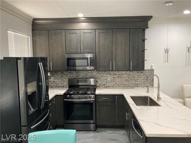 Foto del edificio - 9050 W Warm Springs Rd