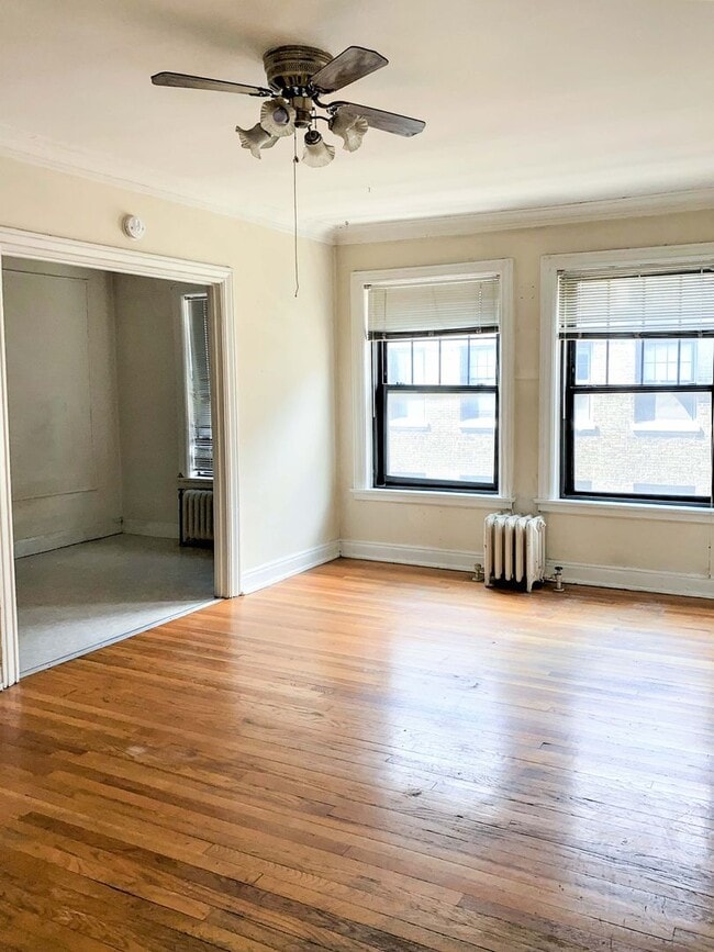 Building Photo - 522 W Briar Pl