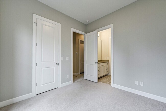 Foto del edificio - 2113 Naomi St