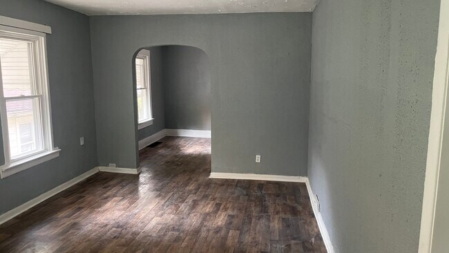 Building Photo - 684 Roscoe Ave