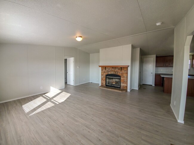 Building Photo - 3 bedroom home in NRC!