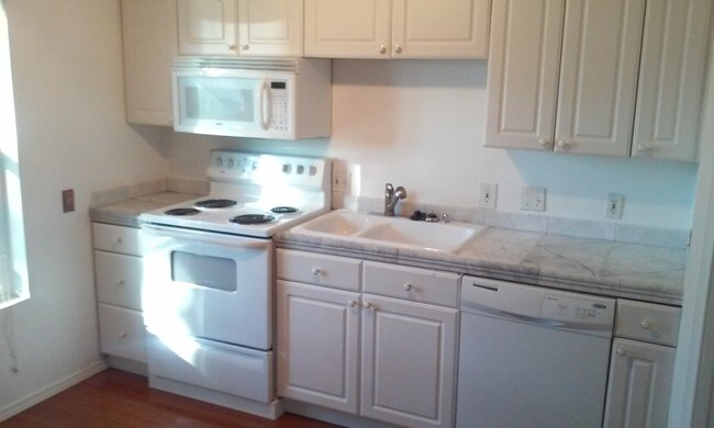 Building Photo - 3802 E Lake Sammamish Pky NE