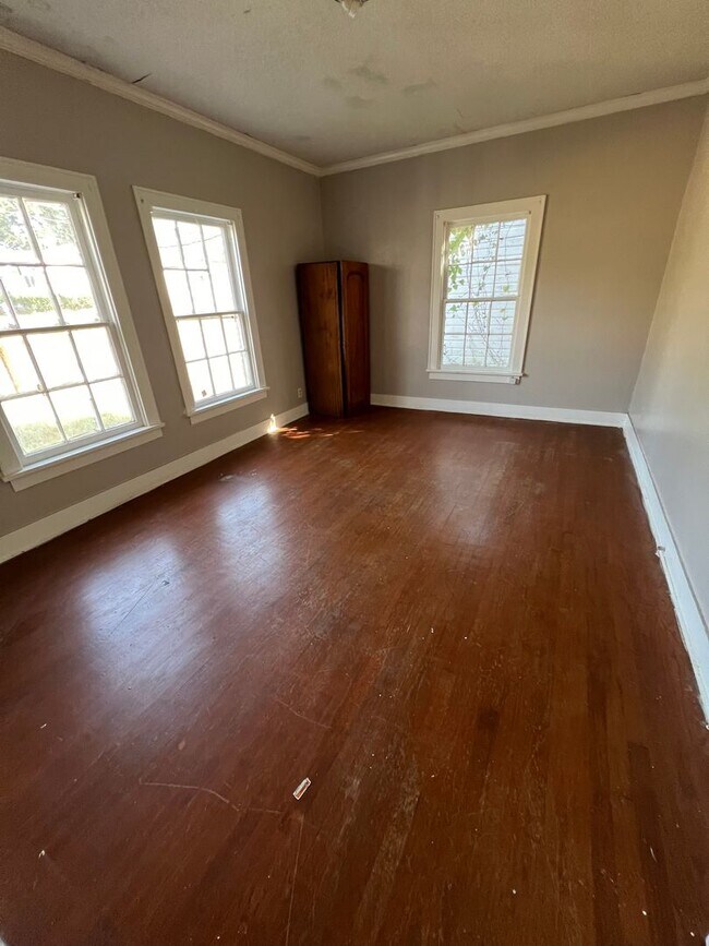 Foto del edificio - Large 3 bedroom, 2 bath, ready to go!