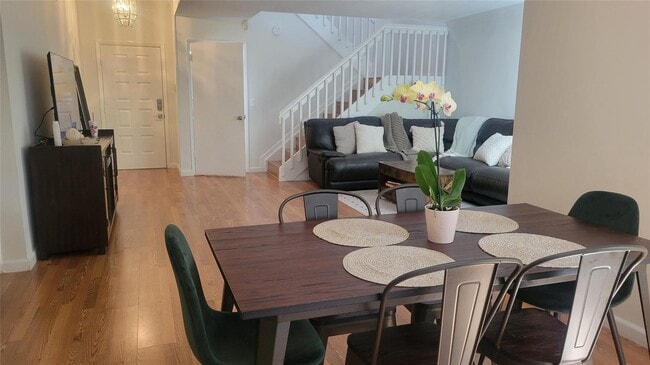 Foto del edificio - 4810 Grapevine Way