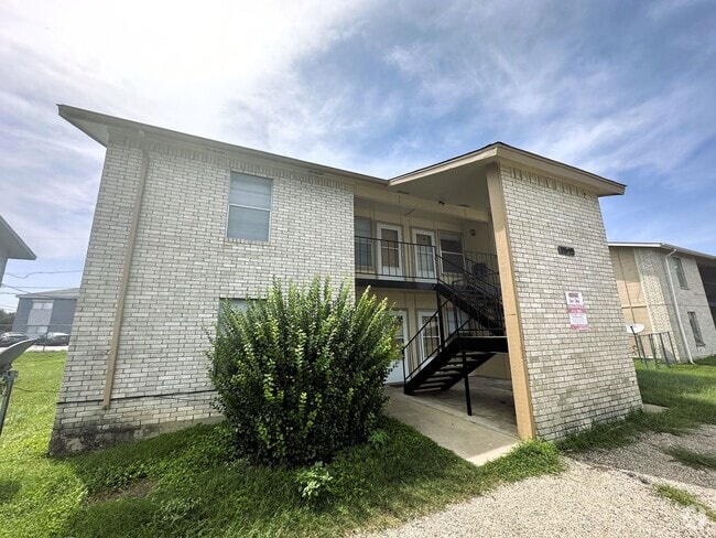 Building Photo - 1313 Quail Cir