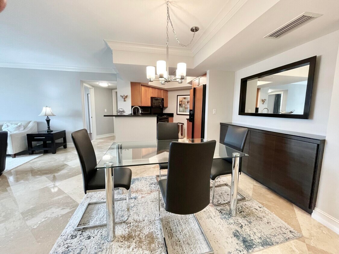 Foto principal - 99 SE Mizner Blvd