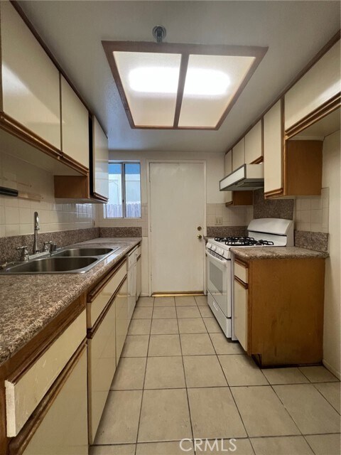 Foto del edificio - 1211 Huntington Dr