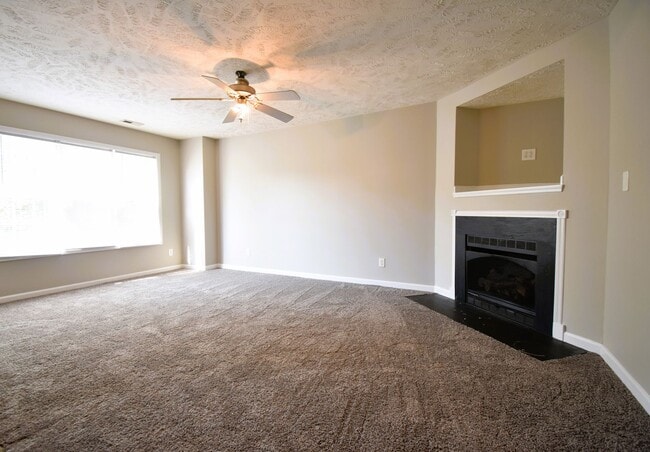 Building Photo - Coming Soon 3 Bedroom 2.5 Bathroom Townhome