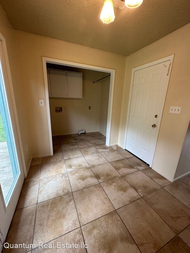 Building Photo - 2 br, 1 bath House - 1130 Flat Rock Circle