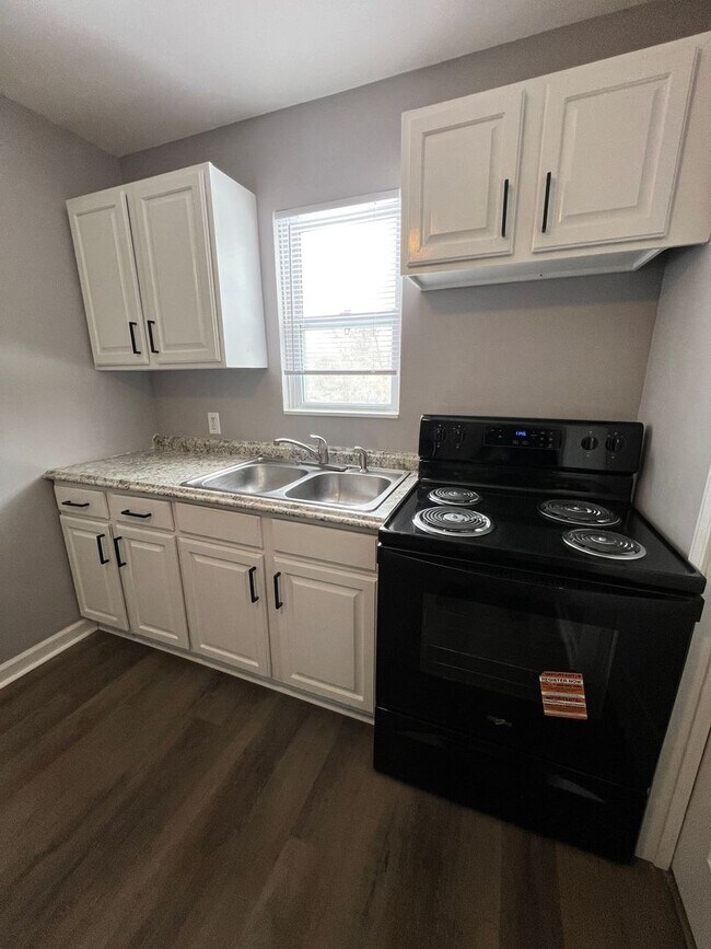 Building Photo - Cozy 2-Bedroom Apartment in Riverside!