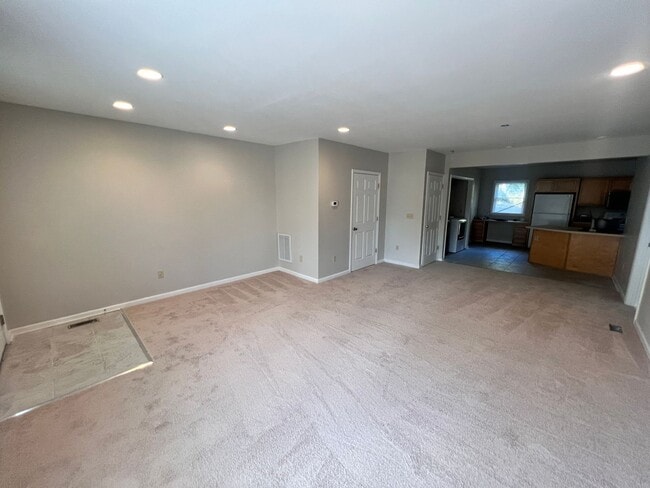 Foto del edificio - Beautiful Two Bedroom Town Homes available...