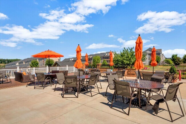 Building Photo - Close to everything!  Skyline at Embrey Mi...