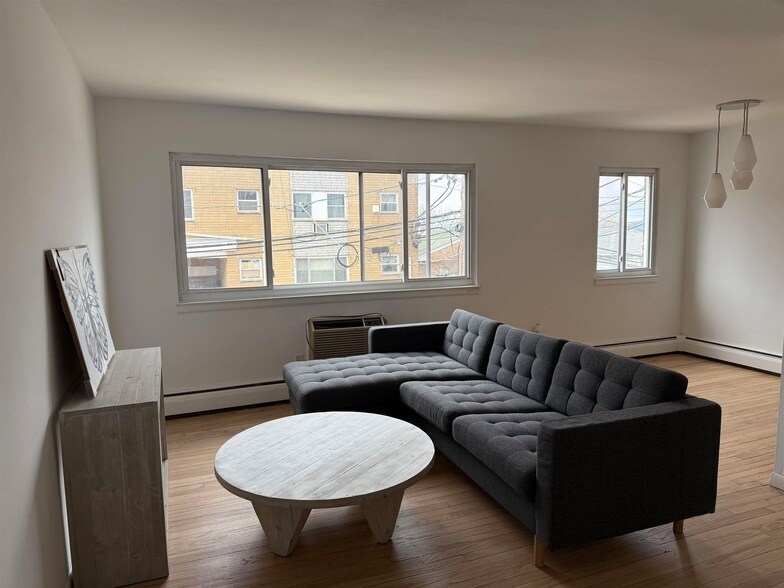 Foto principal - 7020 Cottage Ave