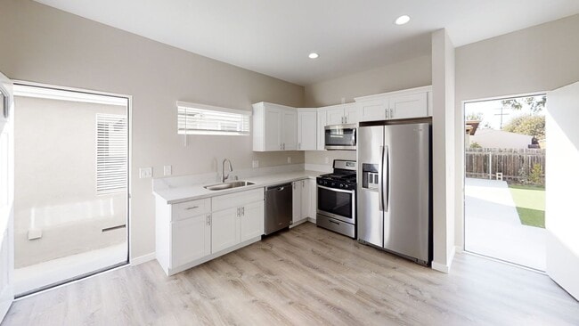 Foto del edificio - 4BD/2BA, Great Yard Space!