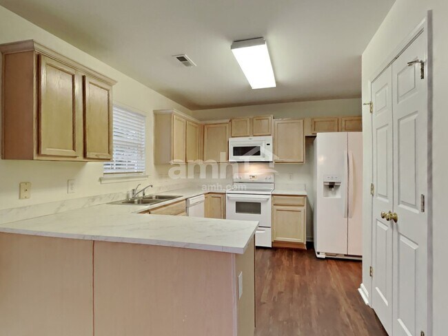 Foto del edificio - 126 Elrosa Rd