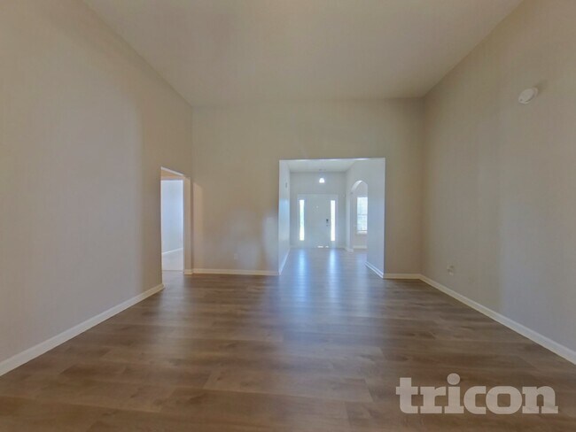Building Photo - 496 Birchwood Dr