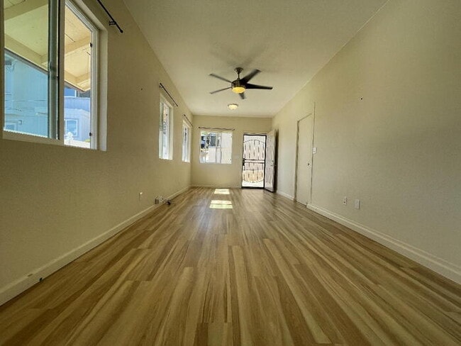 Building Photo - HALA DR 2/1/2 c-fan, W/D, storage, yard w/...