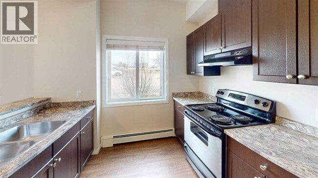 Building Photo - 10004-1097A 97A St