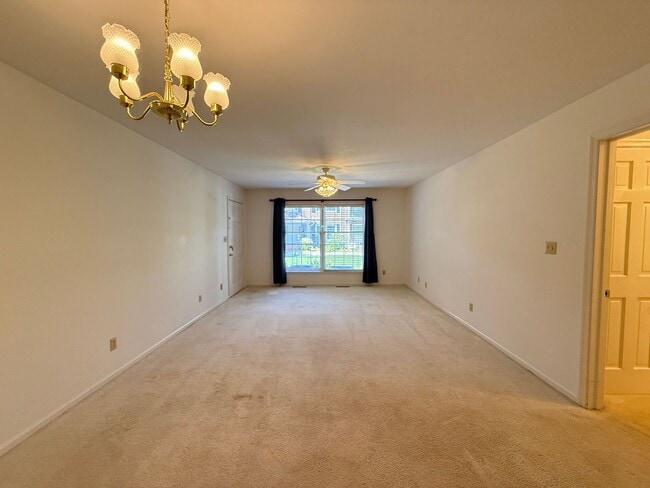 Building Photo - 2711 Reynolda Rd
