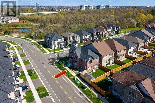 Photo du bâtiment - 1410 Wellwood Terrace