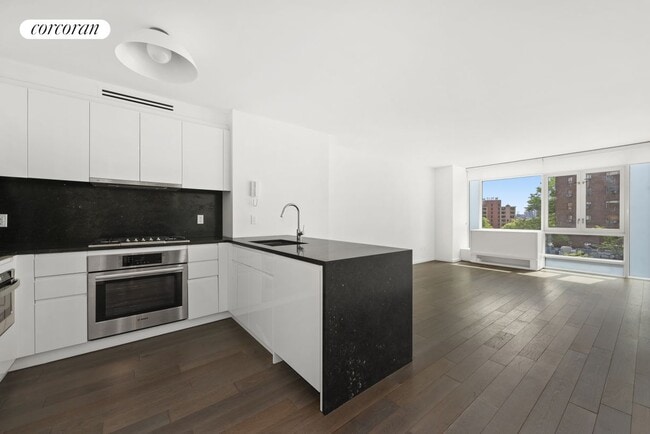 Building Photo - 385 1st Ave