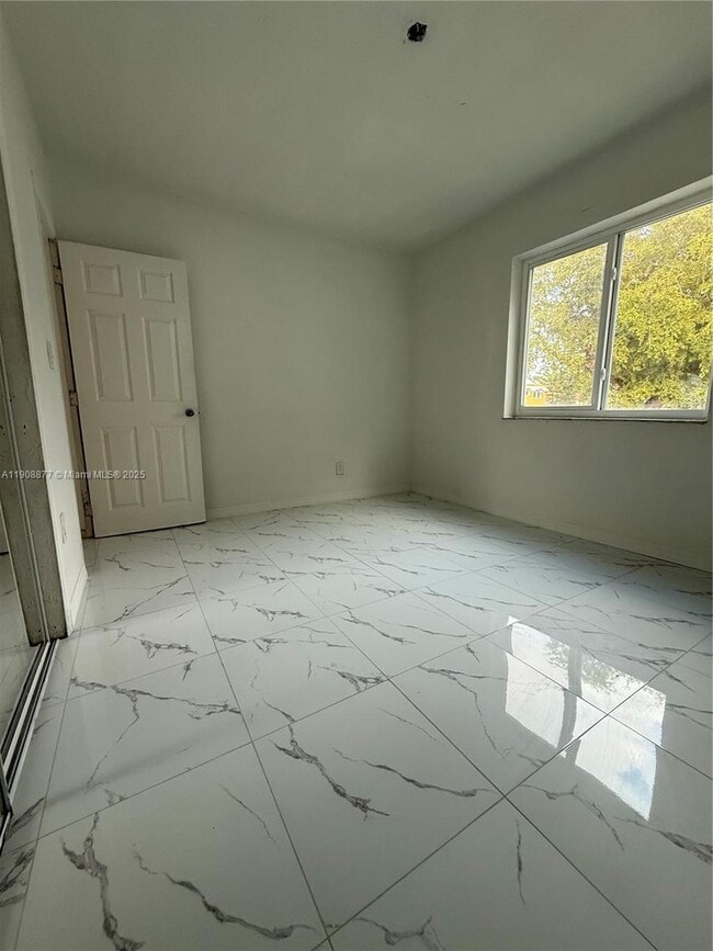 Foto del edificio - 3340 NW 13th Ave