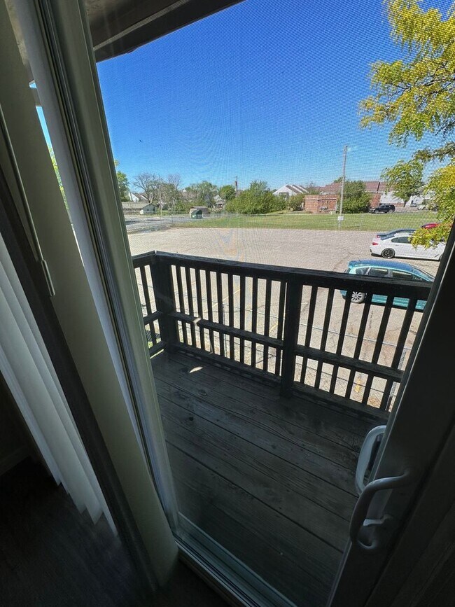 Foto del edificio - $895 - 2 bed 1.5 bath beautiful bi-level a...