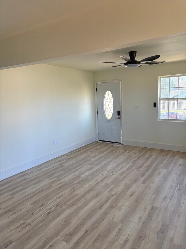 Foto del edificio - 1200 Southlawn Blvd