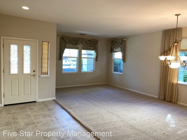 Building Photo - 4 br, 3 bath House - 1329 Oak Leaf Cir
