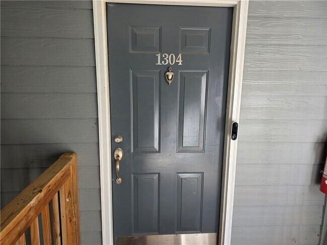 Foto del edificio - 1304 Madison Ln S E