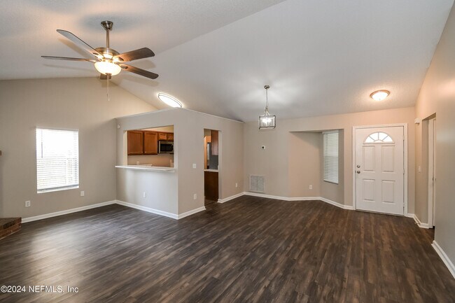 Foto del edificio - 11516 Birch Forest Cir E