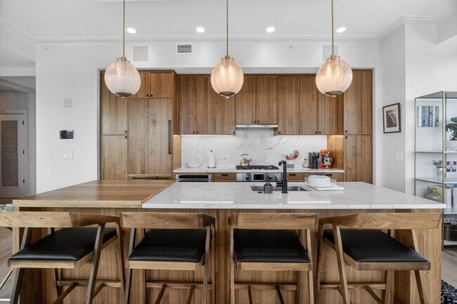 Foto del edificio - Stunning 2BR/2BA Luxury Condo // Capitol Hill Views // Garage Parking included