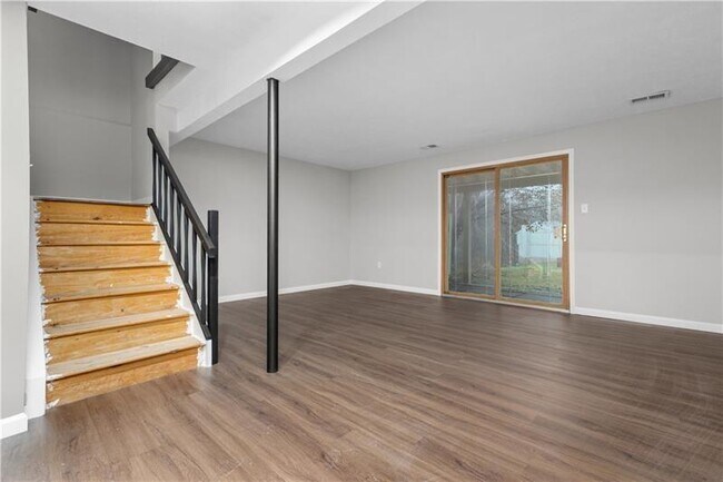 Building Photo - 714 Wheatland Cir