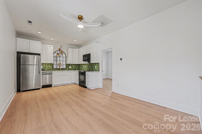 Foto del edificio - 140 Harper Lee St