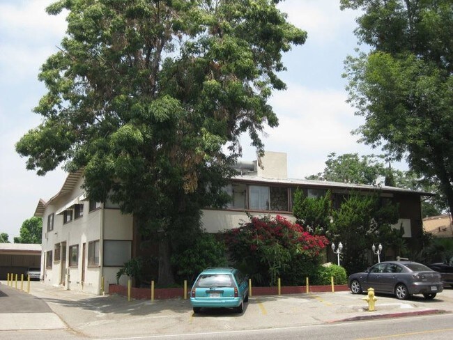 Foto del edificio - 223 E Bunny Ave