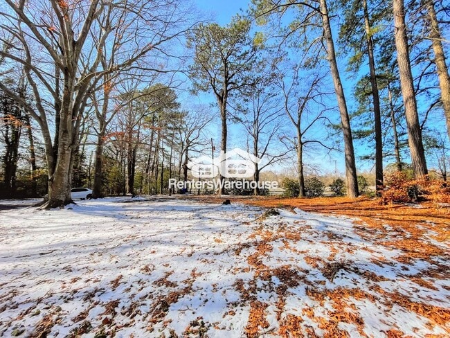 Foto del edificio - 8064 Crittenden Rd