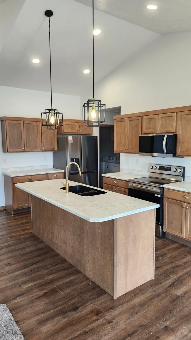 Building Photo - 6700 E Arrowhead Pky