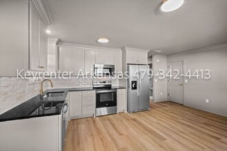 Building Photo - 390 S University Ave