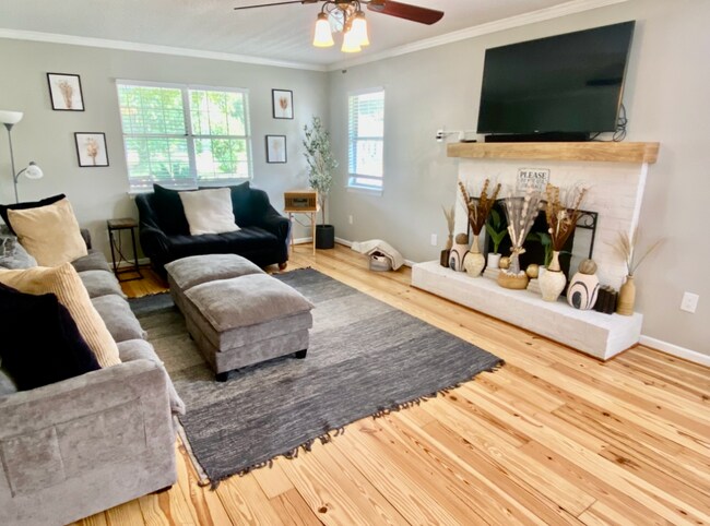 sala de estar - 7900 Elderberry Cir